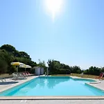4 Bedroom Awesome In أوربانيا