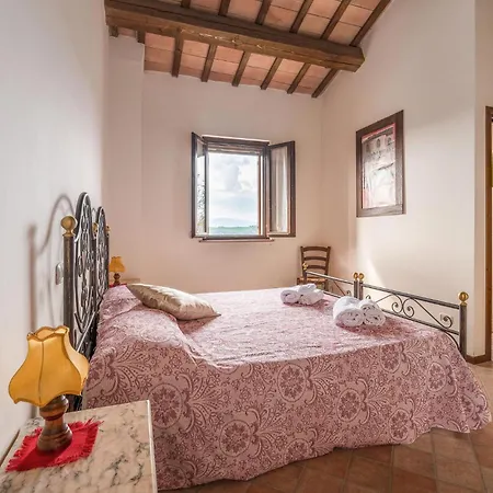 4 Bedroom Awesome In Hébergement de vacances *