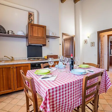 4 Bedroom Awesome In Hébergement de vacances *