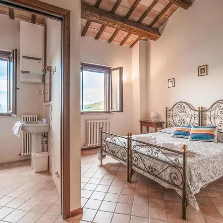Hébergement de vacances 4 Bedroom Awesome In *