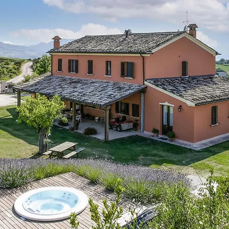 4 Bedroom Awesome In Hébergement de vacances Urbania