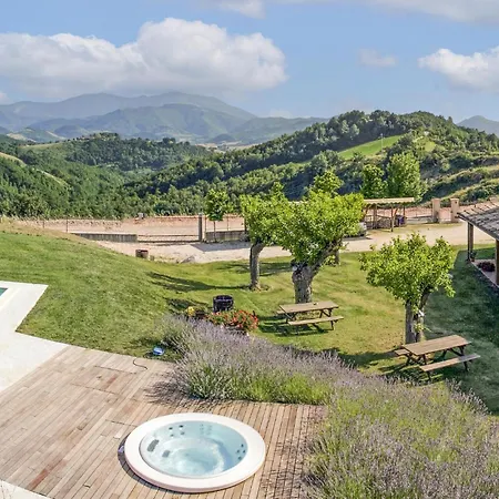 Hébergement de vacances 4 Bedroom Awesome In