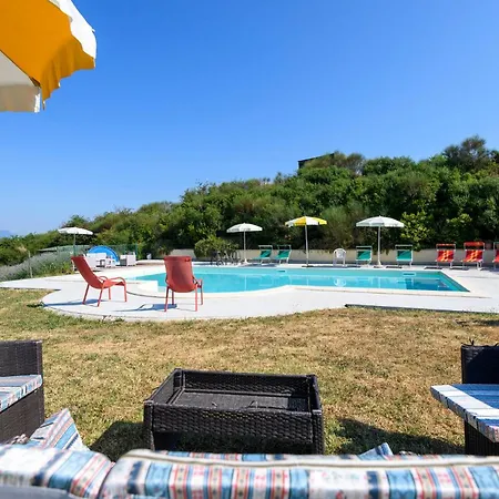 Gorgeous Home In Urbania *