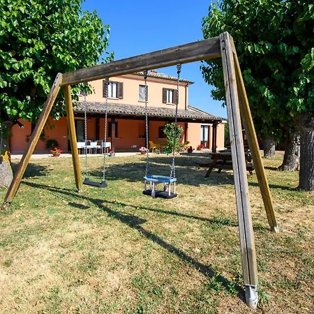 4 Bedroom Awesome In Casa de Férias Urbania