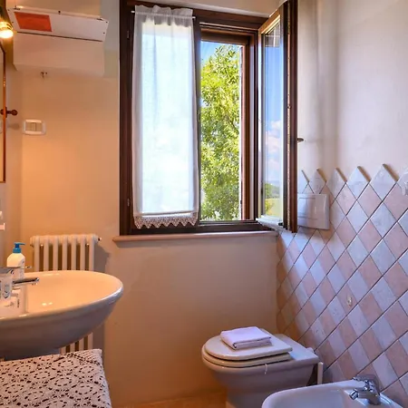 Gorgeous Home In Urbania *