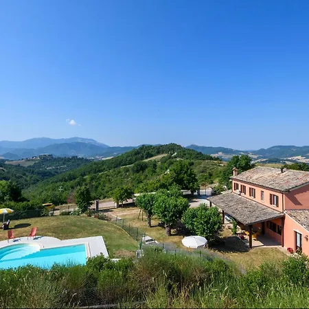 4 Bedroom Awesome In Hébergement de vacances *